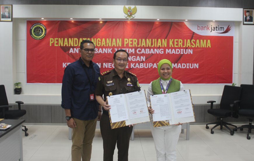 Penandatanganan Kesepakatan Bersama (MOU) Bidang Perdata Dan Tata Usaha Negara antara Bank Jatim Cabang Madiun dengan Kejaksaan Negeri Kabupaten Madiun