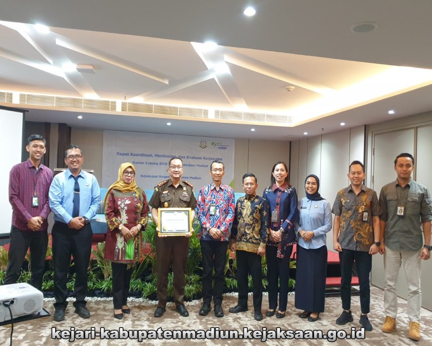 Piagam Penghargaan dari Kepala Kantor BPJS Ketenagakerjaan Cabang Madiun