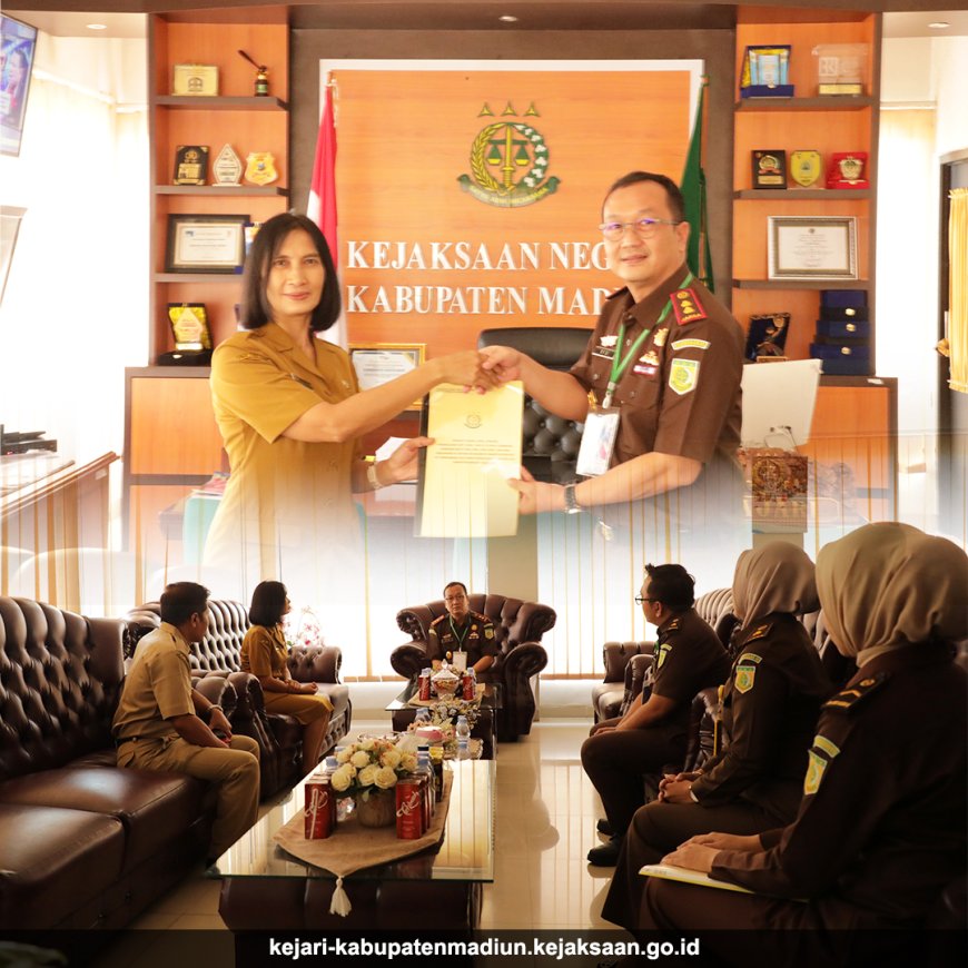 Penyerahan Pendapat Hukum (Legal Opinion) kepada Dinas Pendidikan dan Kebudayaan Kabupaten Madiun