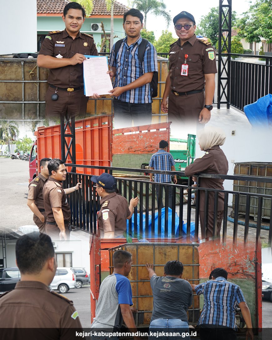 Serah Terima Barang Rampasan Negara berupa BBM jenis Solar dan Pertalite kepada pembeli yang sah melalui proses penjualan langsung