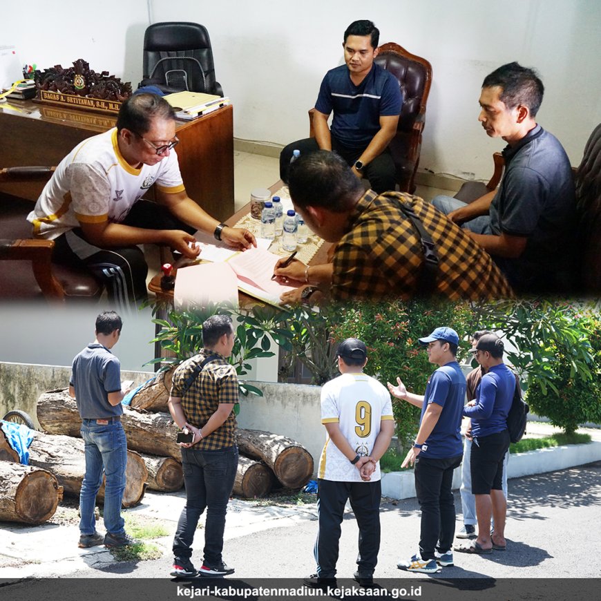 Serah terima Barang Rampasan Negara berupa 10 batang kayu Sonokeling kepada pembeli yang sah melalui proses penjualan langsung