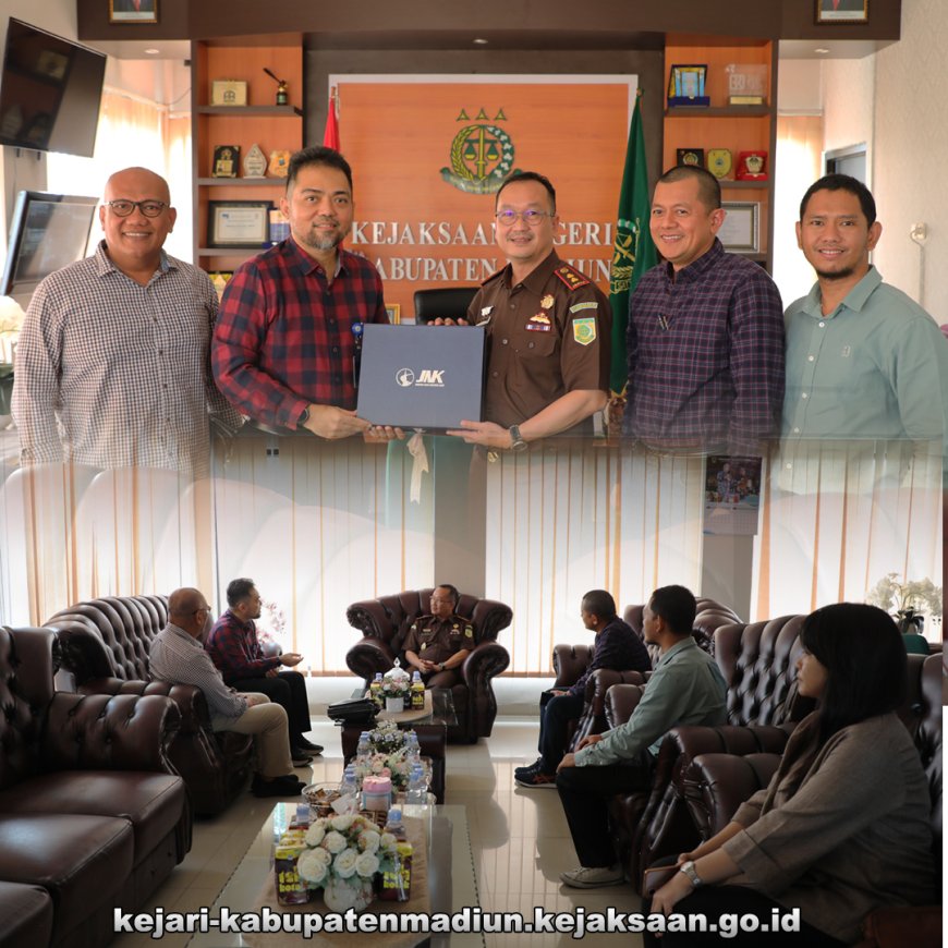 kunjungan silaturahmi dari Direktur Utama PT Jasamarga Ngawi Kertosono Kediri ( JNK )