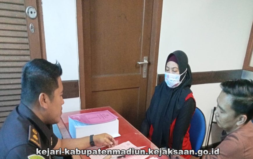 Penerimaan Tersangka dan Barang Bukti (Tahap 2) dari Tim Penyidik Kejaksaan Tinggi Jawa Timur