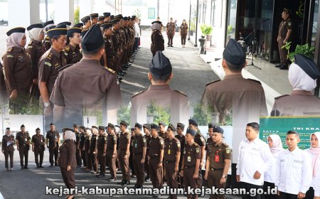 Apel Pagi di Halaman Kantor Kejari Kabupaten Madiun