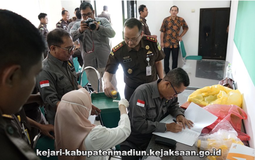 Test urine bagi seluruh Pegawai dan PPNPN