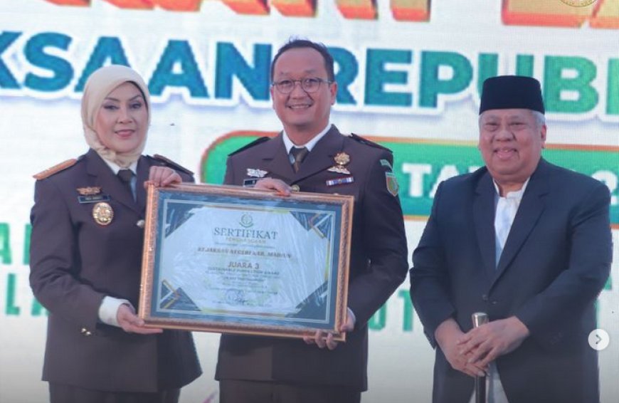 Kejaksaan Negeri Kabupaten Madiun berhasil meraih Juara-3 dari 39 Satuan Kerja Kejaksaan Negeri pada wilayah Hukum Kejaksaan Tinggi Jawa Timur, dalam Sustainable Innovation Awards 2024 Kejaksaan Tinggi Jawa Timur