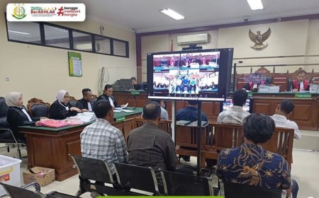 Persidangan Perkara Tindak Pidana Korupsi Penyimpangan Terhadap pembangunan Plengseng Afur/Talud di Desa Warurejo, Kecamatan Balerejo, Kabupaten Madiun