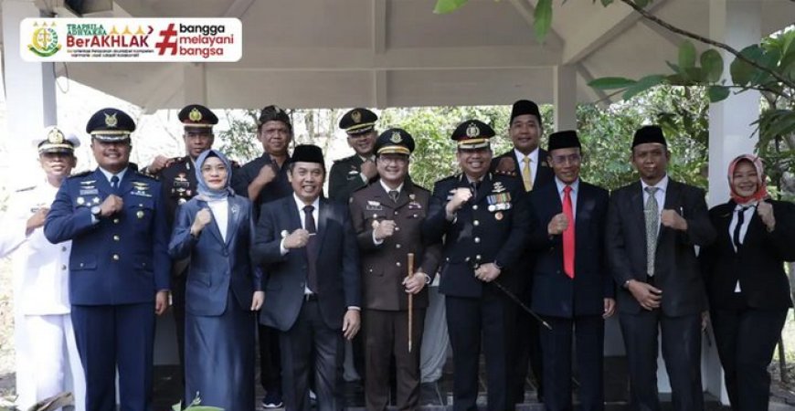 Kepala Kejaksaan Negeri Kabupaten Madiun menghadiri Upacara Peringatan Hari Kesaktian Pancasila Tahun 2024