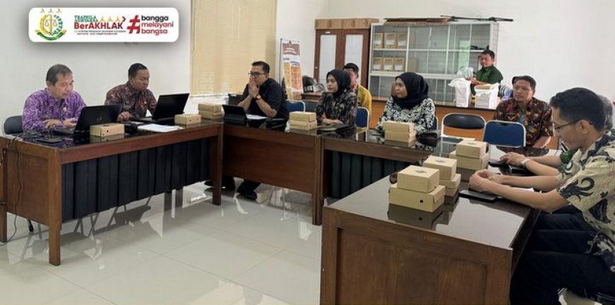 Pemaparan dari Dinas Perumahan dan Kawasan Permukiman Kabupaten Madiun terkait Kegiatan Pensertifikatan Prasarana, Sarana dan Utilitas Umum Perumahan yang ditelantarkan/ ditinggal pengembang