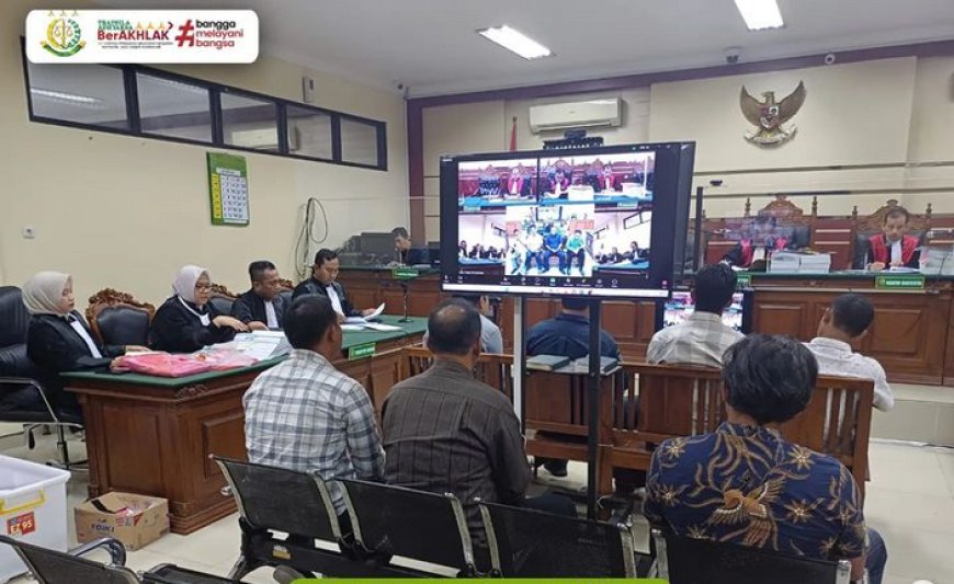 Persidangan Perkara Tindak Pidana Korupsi Penyimpangan Terhadap pembangunan Plengseng Afur/Talud di Desa Warurejo, Kecamatan Balerejo, Kabupaten Madiun