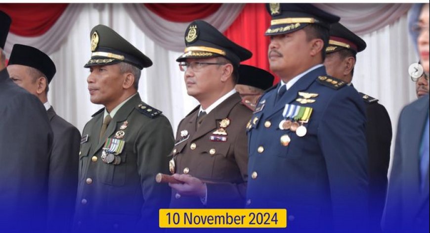 Kepala Kejaksaan Negeri Kabupaten Madiun, Bapak Oktario Hartawan Achmad, S.H., M.H., CSSL. beserta Jajaran Forkopimda Kabupaten Madiun menghadiri Upacara Peringatan Hari Pahlawan Ke 65 Tahun 2024