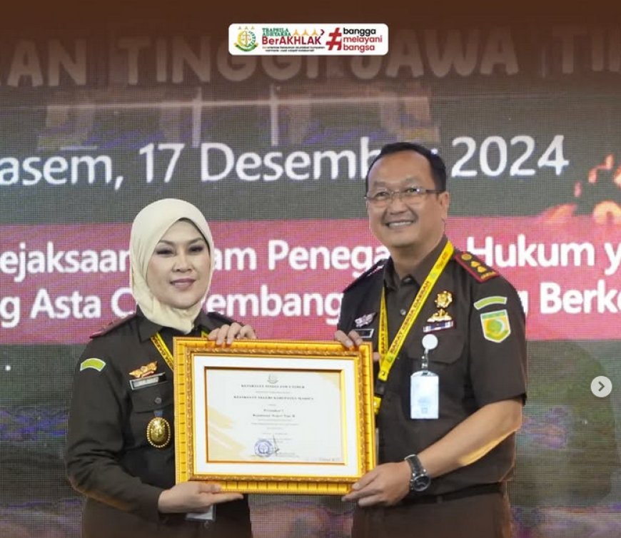 Kejaksaaan Negeri Kabupaten Madiun menerima penghargaan Peringkat I Kejaksaan Negeri Tipe B Atas Prestasi Kinerja Tahun 2024 Pada Bidang Perdata dan Tata Usaha Negara