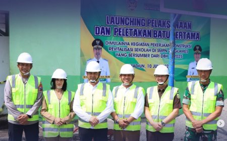Peletakan Batu Pertama Program “Revitalisasi Prasarana Gedung Pendidikan Sub Bidang SD/SMP”