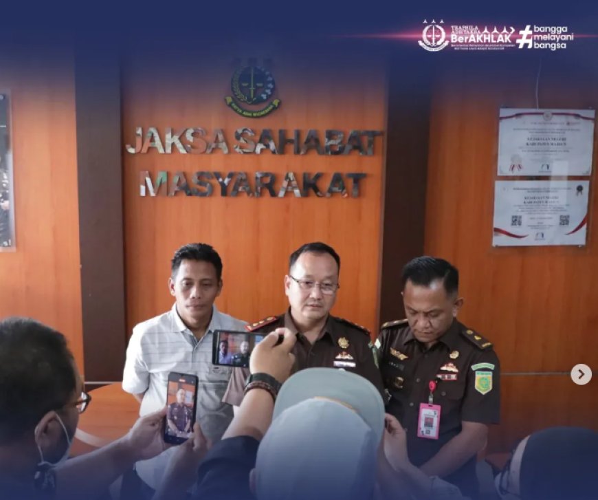 Kejaksaan Negeri Kabupaten Madiun telah menetapkan 1 orang tersangka berinisial "SPT" dalam perkara Dugaan Tindak Pidana Korupsi