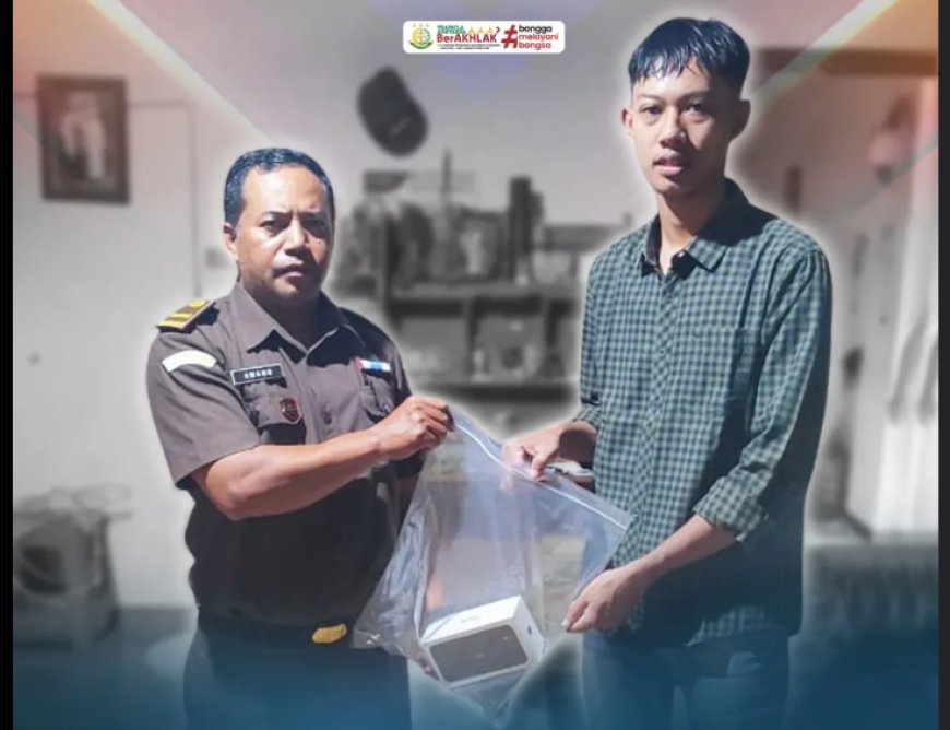 pengembalian barang bukti dari perkara Tindak Pidana Umum yang telah berkekuatan hukum tetap (Inkracht) berupa 1 (satu) unit handphone