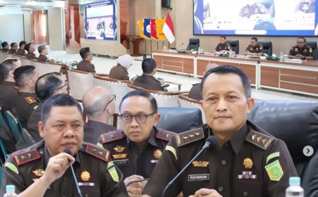 Kepala Kejaksaan Negeri Kabupaten Madiun Hadiri Inspeksi Pimpinan Jaksa Agung Muda Pengawasan di Kejaksaan Tinggi Jawa Timur
