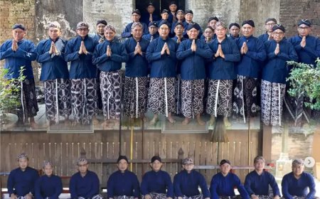 Ziarah dan tabur bunga di makam Bupati Madiun R.A. Retno Dumilah, sebagai rangkaian peringatan Hari Jadi Kabupaten Madiun Ke-458.