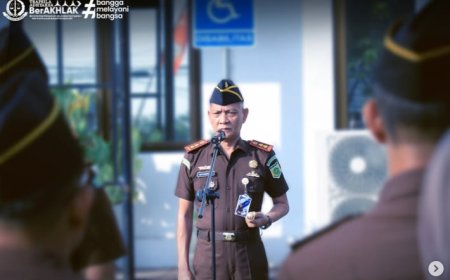 Kepala Kejaksaan Negeri Kabupaten Madiun memimpin pelaksanaan Apel Pagi